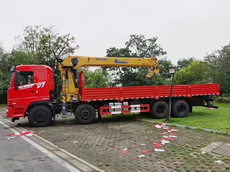 DFV5317JSQGP6D東風(fēng)專底D7前四后八隨車吊 DFV5317JSQGP6D東風(fēng)專底D7前四后八隨車吊