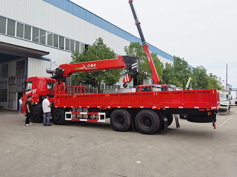 DFV5317JSQGP6D東風(fēng)專底D7前四后八隨車吊 DFV5317JSQGP6D東風(fēng)專底D7前四后八隨車吊