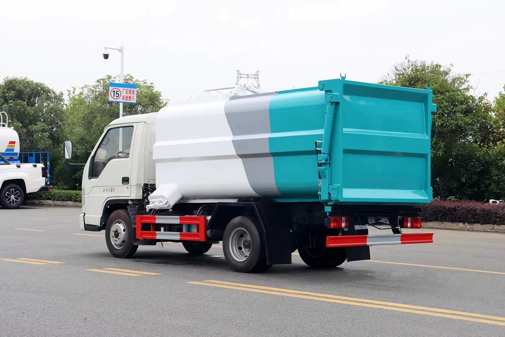 國(guó)六福田小卡4方掛桶垃圾車 國(guó)六福田小卡4方掛桶垃圾車