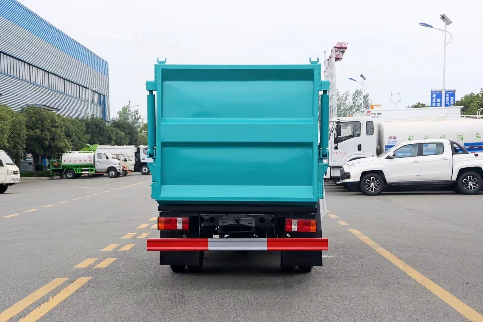 國(guó)六福田小卡4方掛桶垃圾車 國(guó)六福田小卡4方掛桶垃圾車